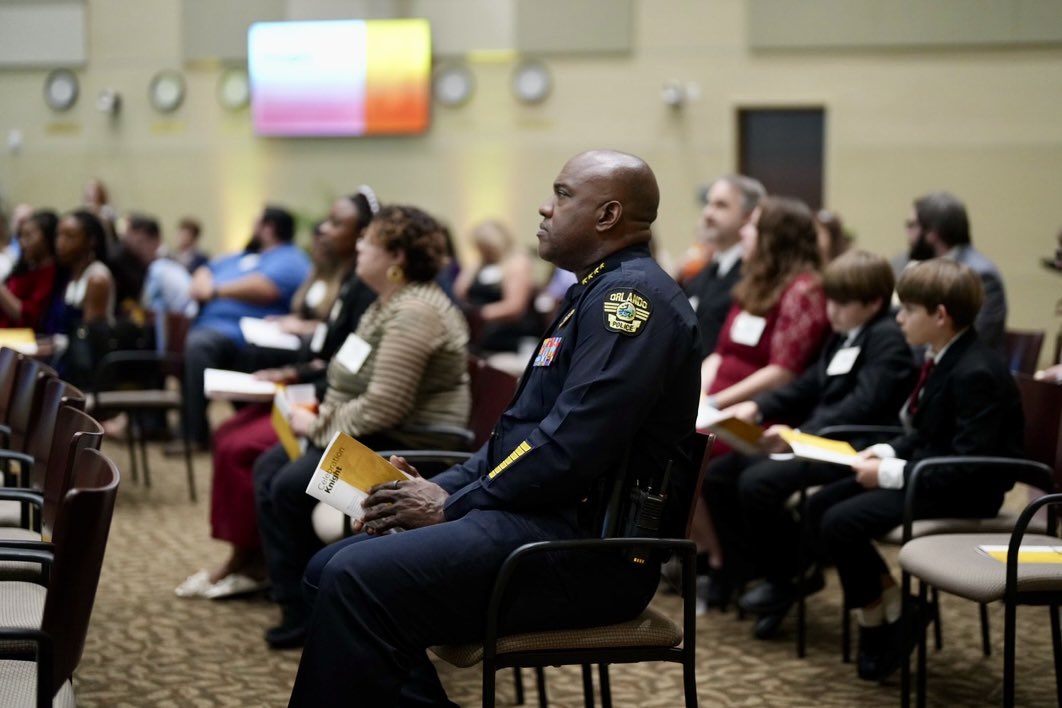 This evening, Chief Smith was recognized as the Department of Criminal Justice’s Distinguished Alumni recipient with the UCF College of Community Innovation and Education.   Being a proud UCF Knight serving in the City of Orlando, Chief Smith was honored to accept this award!