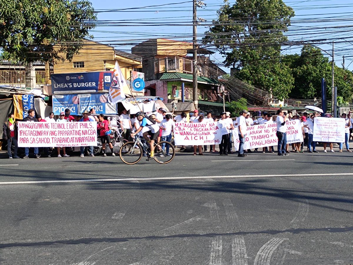 TINGNAN: Sinimulan ng mga manggagawa at iba't ibang unyon sa Laguna ang programa sa kanya-kanyang assembly points sa Cabuyao at Sta. Rosa bilang pagdiriwang ng #MayoUno2024 Pandaigdigang Araw ng Paggawa.