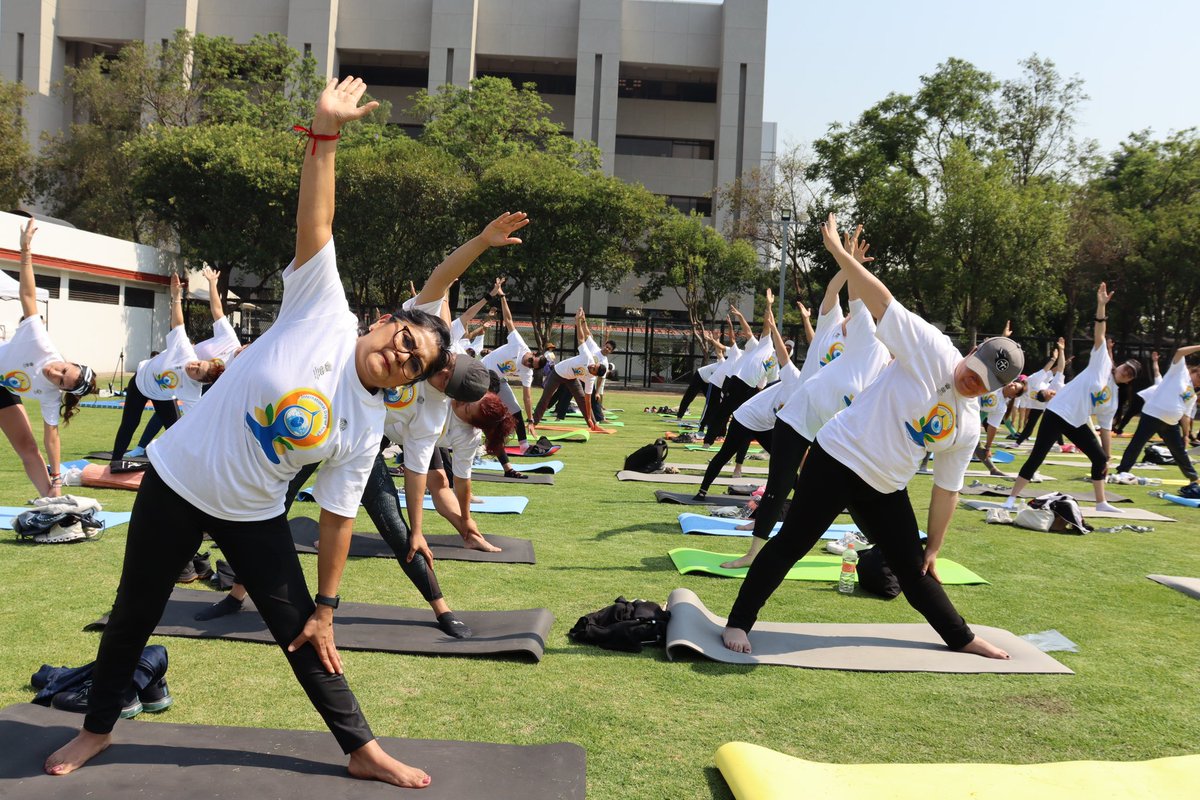 Mexican Chamber of Deputies @Mx_Diputados kickstarted the 10th International Day of Yoga (IDY) celebrations on the final day of their current Parliamentary session, highlighting Yoga as a unifying force between 🇮🇳 & 🇲🇽. Hon’ble Deputy & President of Mexico-India Parliamentary…