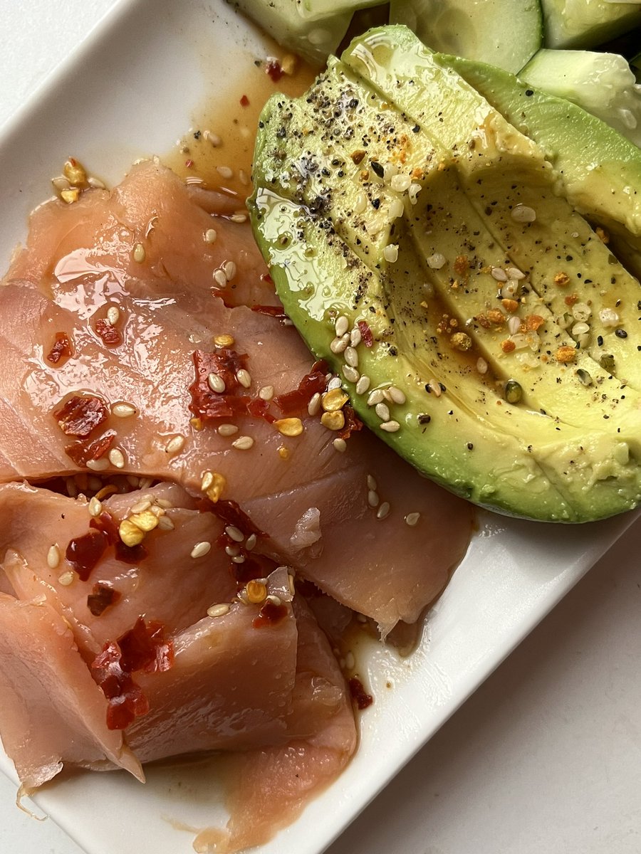 Deconstructed smoked salmon bowl 🤍