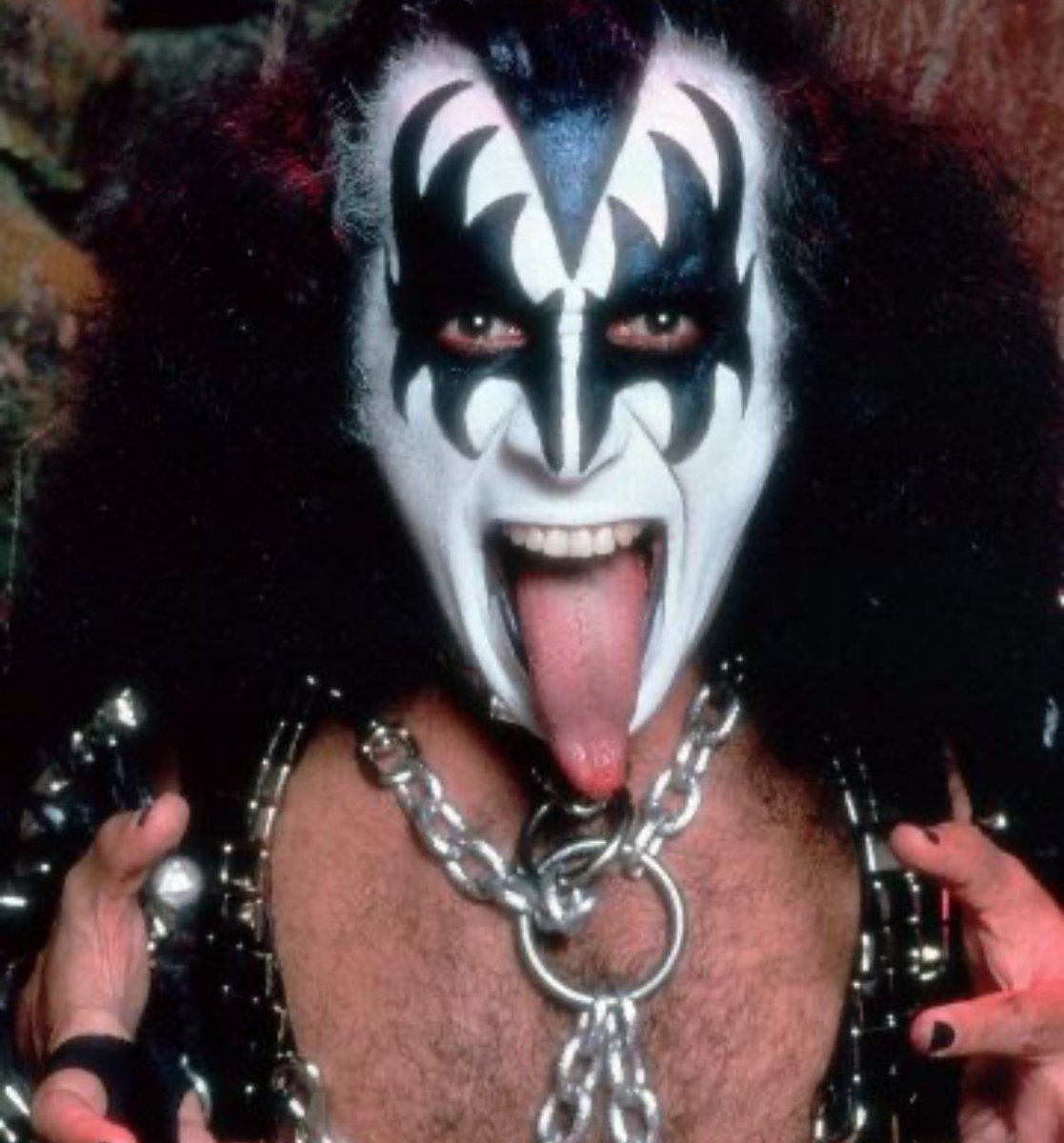 😎 #TongueOutTuesday @genesimmons @kiss