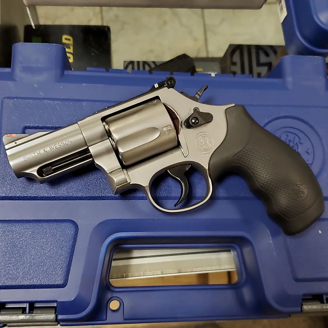 New arrivals!!

 Smith&Wesson 69 44mag revolver #smithandwesson #revolver #wheelgunwednesday #44mag #sw69