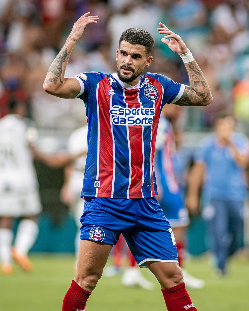 Cauly é uma das maiores achadas do futebol Brasileiro.

Bahia precisava de um armador e foi buscar na BULGÁRIA desde então ele é um dos melhores do país.

Tem tudo para continuar por muito anos e ser um dos grandes nomes do projeto.