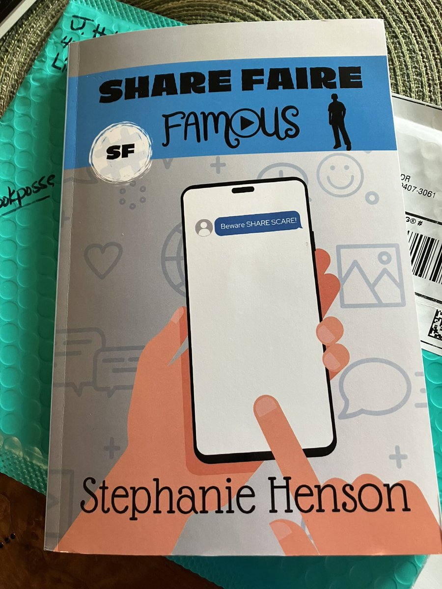 Just arrived - a MG story about the timely topic of social media. I’m diving in! @stepha_henson @OhMGpress #bookposse