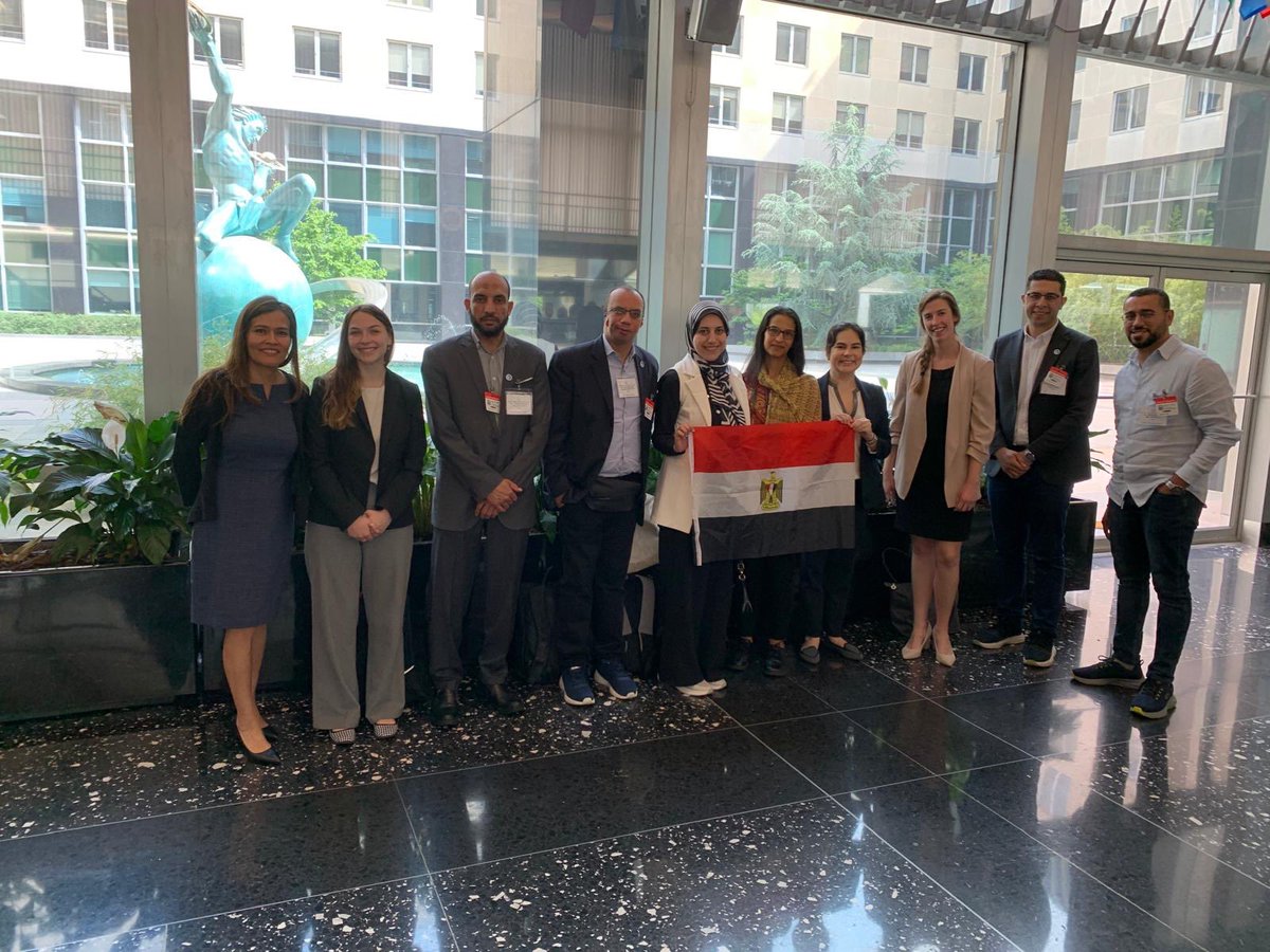 Welcomed a @StateIVLP group of Egyptian water experts at the @StateDept today! Productive discussions on climate change and water scarcity in the region, a week after #EarthDay.￼🌎🇪🇬🇺🇸