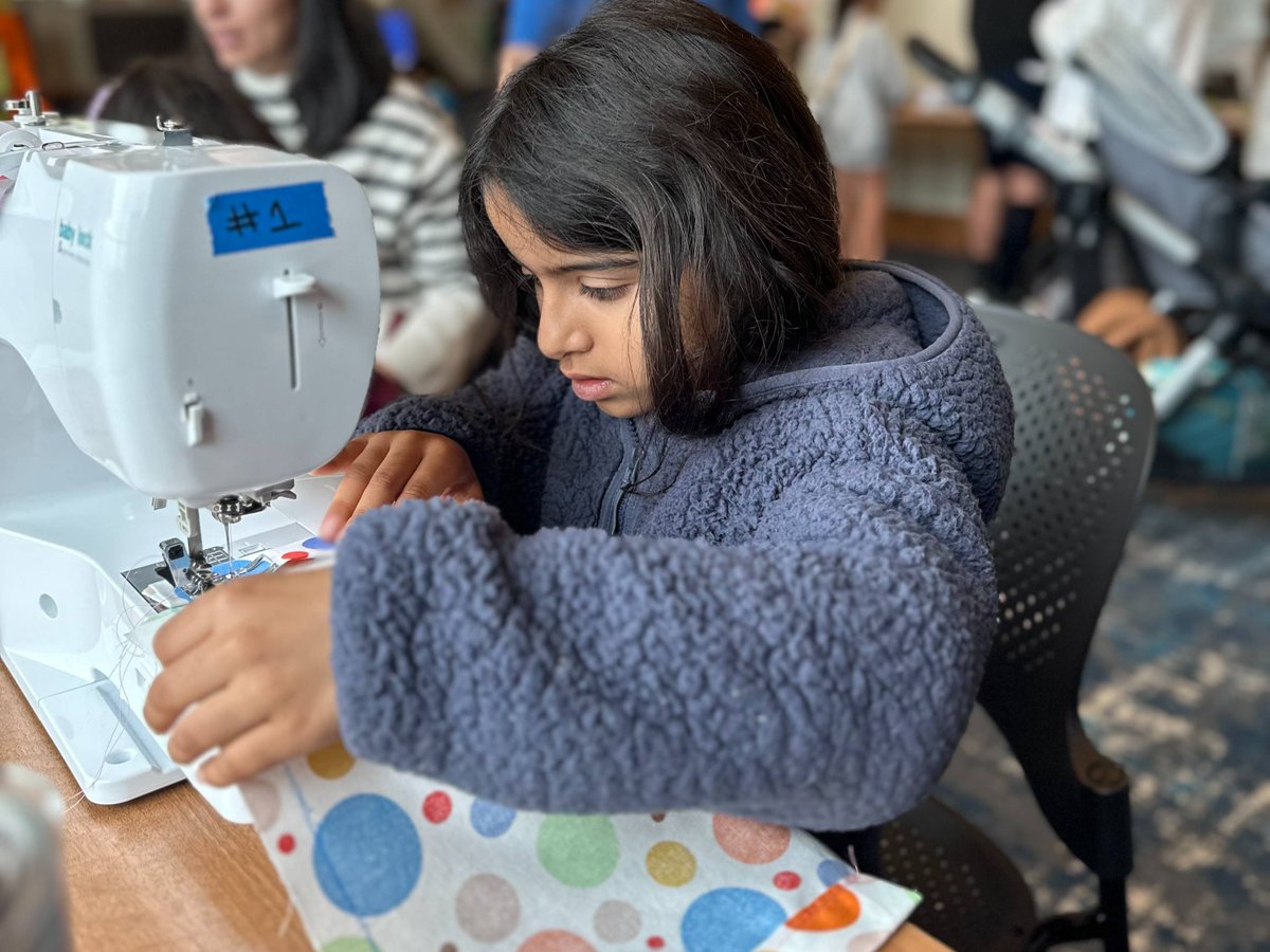 🧵 Do you like to sew, or would you like to practice your skills on a sewing machine? Our libraries have sewing machines you can check out or head to one of our Makerspace to use them.