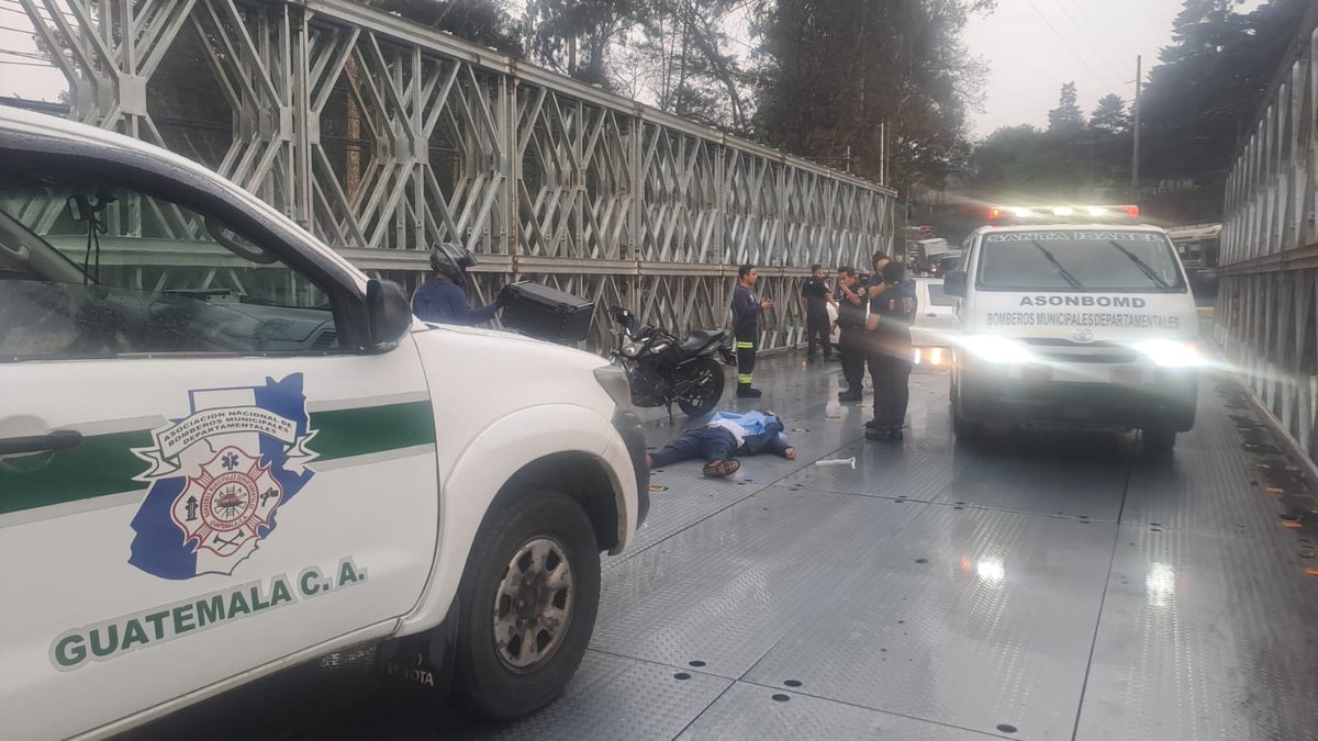 Motorista fallecido en hecho de tránsito en el km. 17.5 ruta CA-9 hacia la ciudad sobre puente provisional #Precaución en el #TraficoVN #PMTVillaNueva apoya en desvíos del #TraficoVN