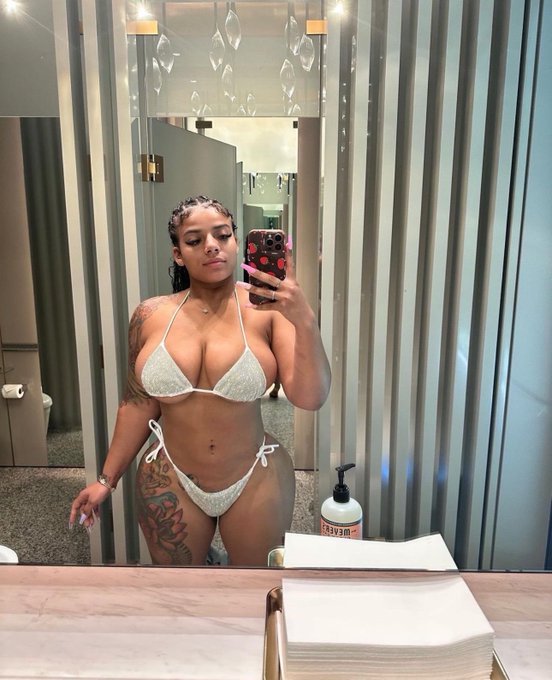 Going Live at 10pm PST😙 come see me and play💦 made my page Free for 24hrs🥰👇 https://t.co/8sthrSMfeM https://t