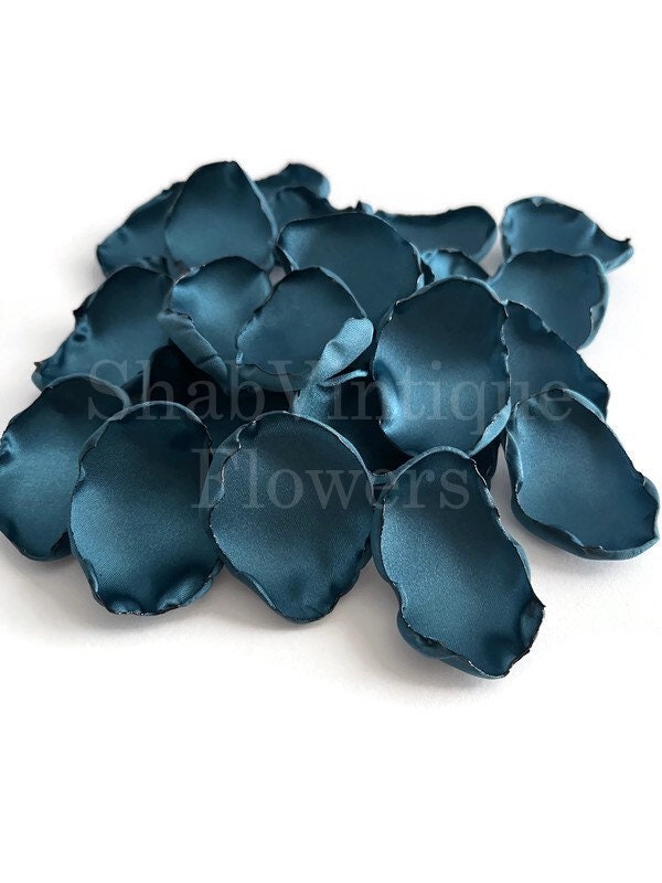 Sprinkle a touch of elegance on your special day with our Dark Teal Flower Petals 🌹✨ Whether it's setting the scene for your dream wedding… dlvr.it/T6FGg0 #weddingcolors #bridal #weddingdecor #weddingseason #flowergirl #bridetobe #shabvintiqueflowers #weddingdetails