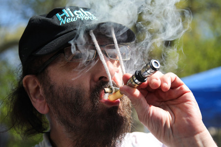 livedoornews's tweet photo. 【米報道】アメリカが大麻の規制緩和へ、「解熱剤並み」に分類変更か
https://t.co/yNf7bTiLj4

現在はヘロインなどと同じ「1類」に指定されているが、一部の解熱鎮痛剤やステロイドと同じ「3類」に変更する見通し。既に多くの州で大麻が合法化されているが、連邦政府も規制緩和に乗り出すこととなる。 https://t.co/2lZdY3mahM