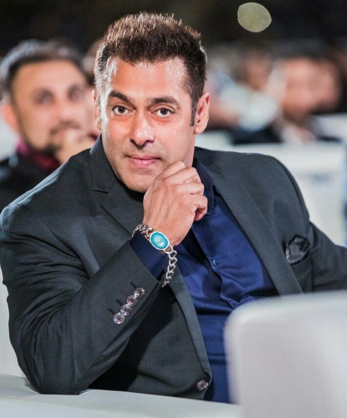 THE SUPERSTAR
MAHANAYAK
HIS MAJESTY EMPEROR SALMAN
KHAN