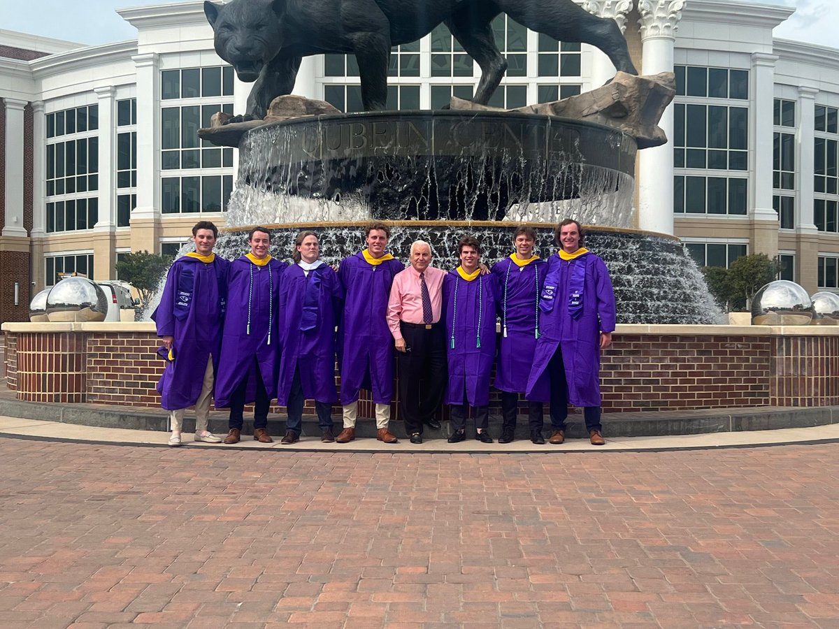 A couple of our seniors with the best University President in the land!!! 🎓 #GoHPU