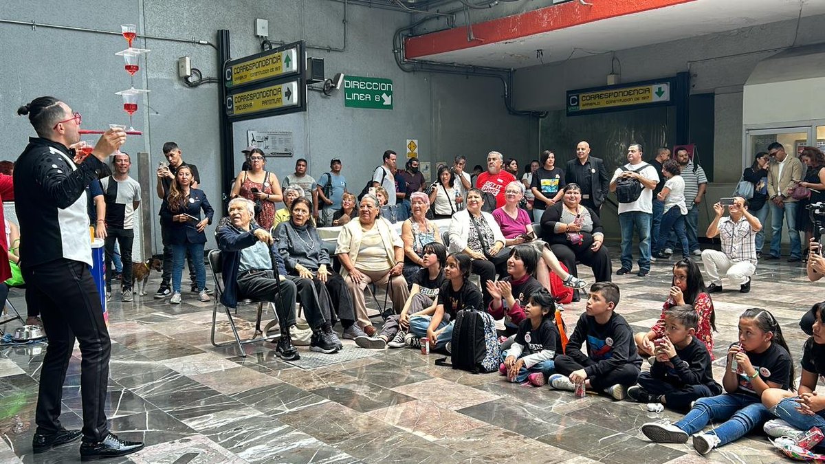 El día de hoy, en la estación Chabacano de la Línea 9, celebramos a las niñas y los niños de todas las edades con diversas actividades; juegos, payasos, premios y muchas sorpresas. 🎁✨