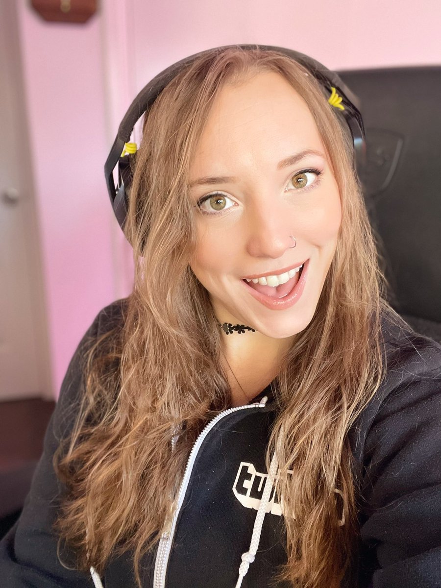 EIGHT
YEARS
FULL TIME
STREAMING?!?

How the heck did this happen??? 

Celebrating now with some giveaways and chilling in just chatting for a bit 🥰

Thanks for all of your support everyone 😭😭

💜 twitch / mopgarden