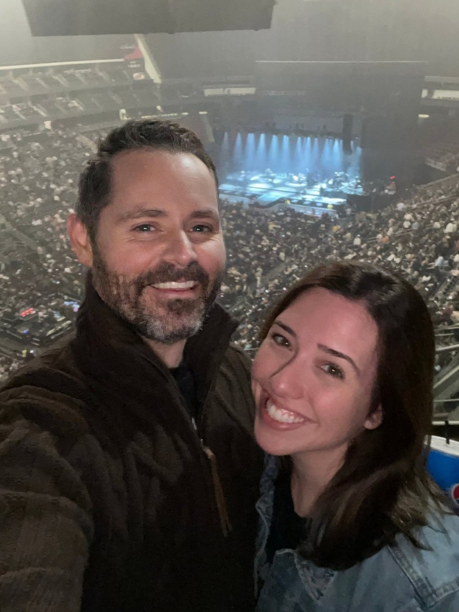Feeling young and wild and free at the Bryan Adams concert with my baby, @AnnieRaczko! #BryanAdams