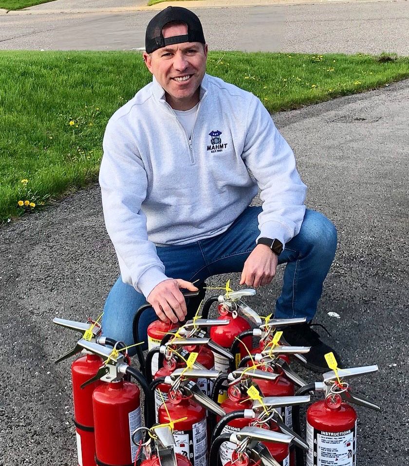 I put out fires.🤓🧯#firesafetytraining 
#firehousetraining #fireprotectioncompany #workplacesafety #evcuationwardenclass #safetytraining #fireprevention #firesafetyplan #inspection #fireextinguishertraining