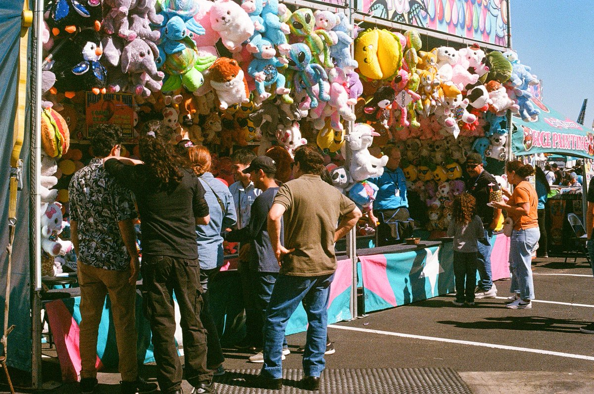 San Antonio Fiesta Carnival (2024)
#VivaFiestaSA2024 #SanAntonioFiesta #Fiesta2024

#nikonf3 #50mm #fuji400 #35mm #filmphotography #analogphotography #analog #photography #sanantonio #texas #carnival #streetphotography