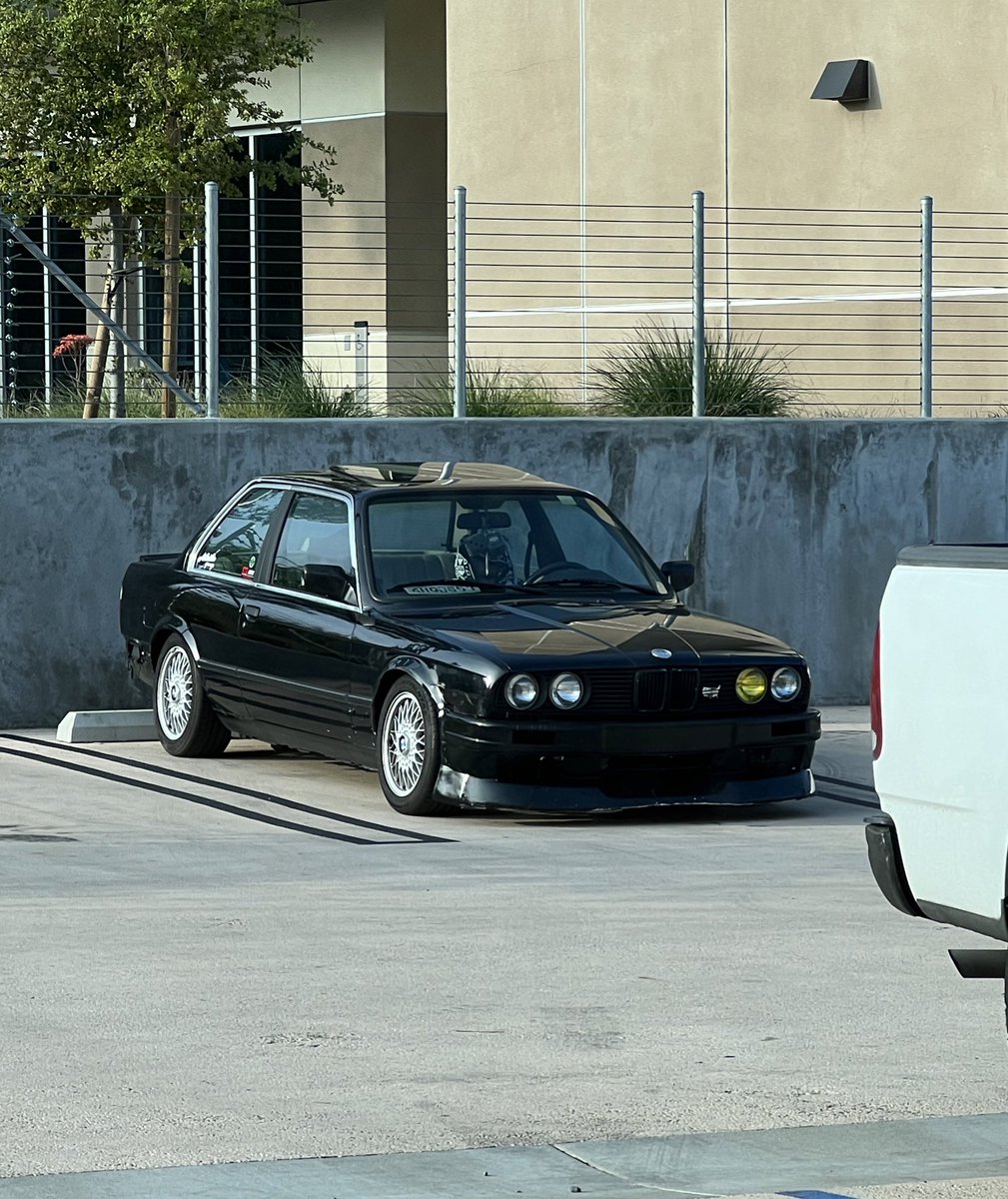 I would like to stay on the car side of X so here’s pics of my e30