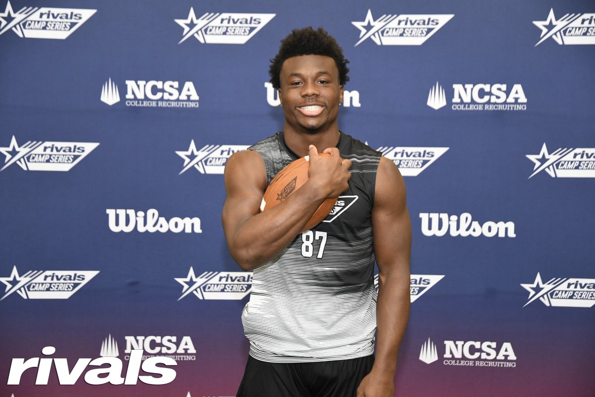 2026 Four-star RB Javian Osborne was among the standouts at Sunday's Dallas Rivals camp... He talks the latest, which includes one of his new offers on the table, an in-state power, and some visits to come in the near future. READ: n.rivals.com/news/four-star…