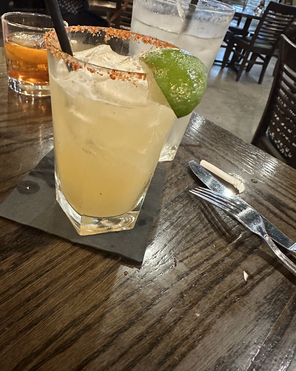 Cheers y’all! 🥰🍹 It’s #TequilaTuesday 🙌🏻 😊