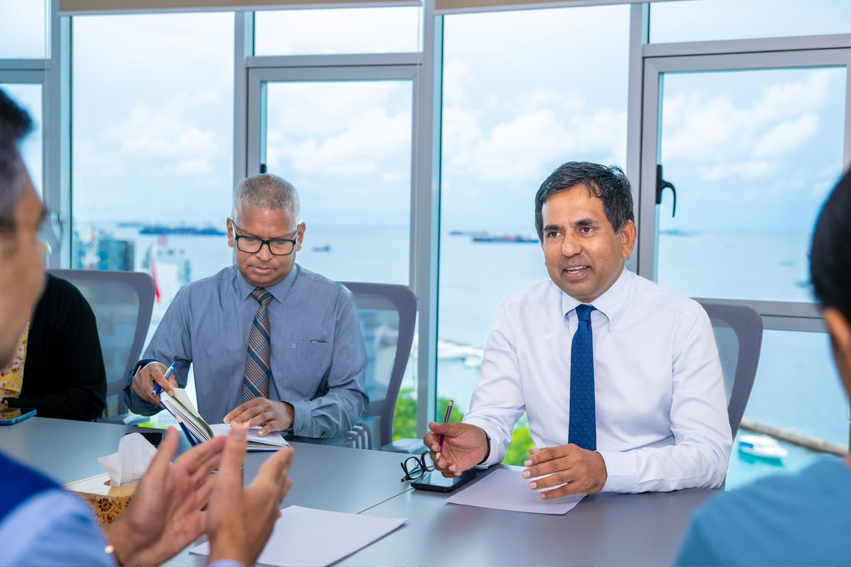 Minister @em_saeed met with Indian High Commissioner to Maldives, H. E. Munu Mahawar, and discussed potential areas for trade & economic cooperation. @HCIMaldives