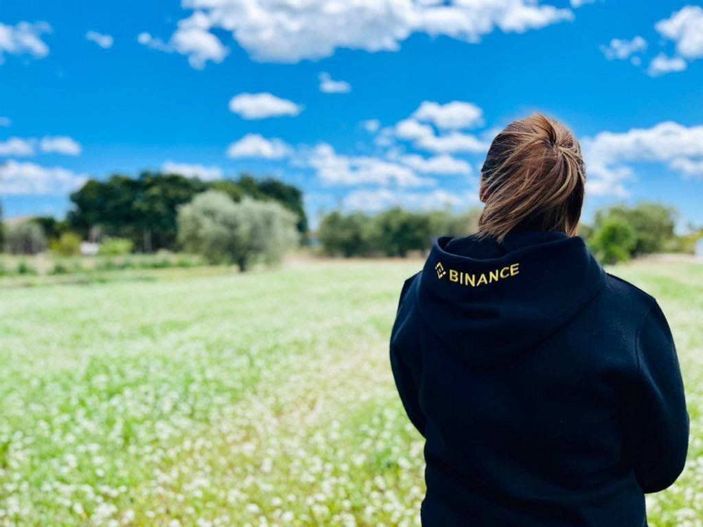 THEBUDDAS's tweet image. Feeling the ground beneath my feet is grounding and soothing, connecting me to nature and offering a moment of peace and clarity.