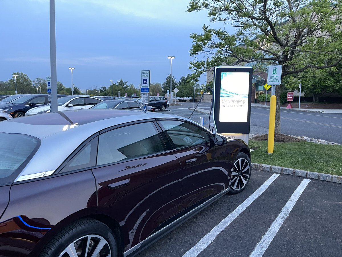 First use of @VoltaEV at Bridgewater mall with #lucidmotors. Worked great and it's free!