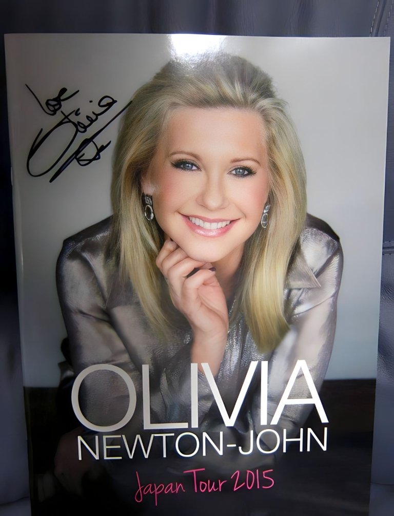 9 years ago today was a very special day. I met and hugged one of my favorite singer Olivia Newton-John. She was so beautiful and sang like an angel. RIP Olivia forever loved and missed.
#olivianewtonjohn 
#オリビア・ニュートン・ジョン