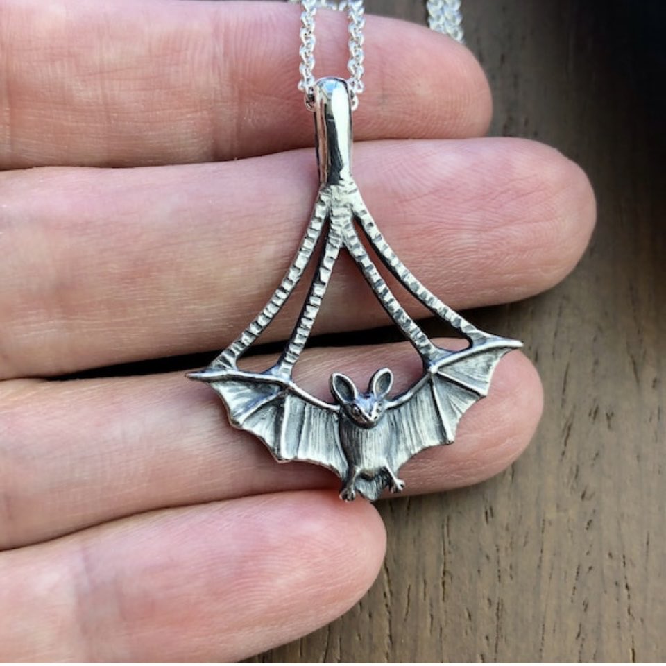 Tiny bat being adorable🖤 This Handcarved and cast sterling silver pendant is available in my shop. carrienunes.etsy.com/listing/983058… #bat #batjewelry