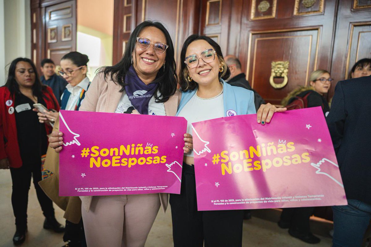 ¡Hoy legislamos a favor de los niños, niñas y adolescentes! Felicitaciones a @alexandravasoch y @JenniferPedraz por aprobación de #SonNiñasNoMadres que prohíbe el matrimonio infantil y uniones tempranas forzadas, un flagelo que ha afectado al 24% de mujeres entre 20 y 24 años.