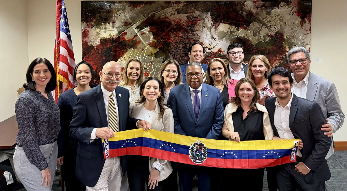 I met with Venezuelan diaspora members in Florida—among the most engaged and influential experts on Venezuela in the United States—to discuss U.S. policy in support of democracy + how we can work together to improve the lives of all Venezuelans. -BAN