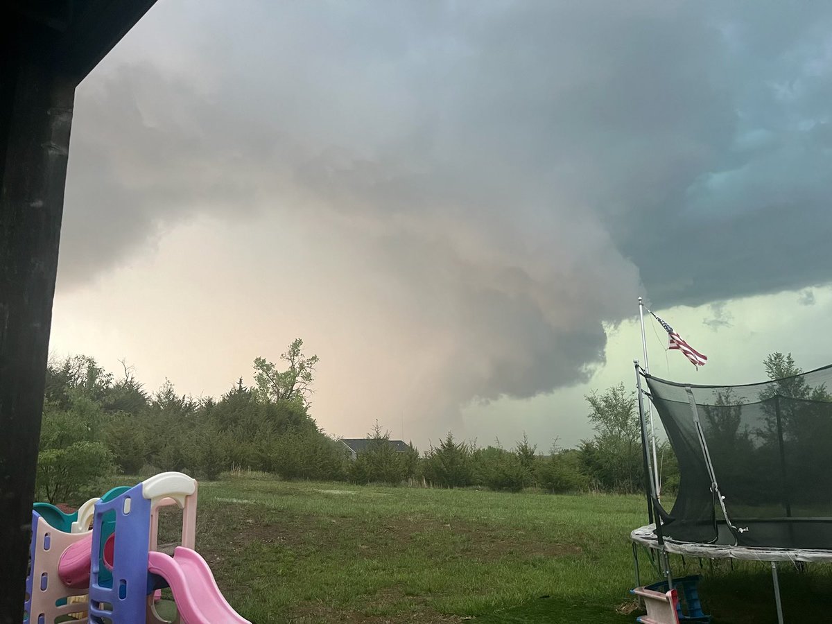 Near Lecompton KS… 10 minutes ago.