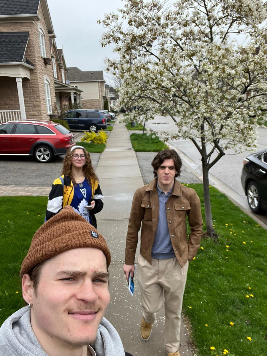 The team is out in #Milton supporting Zee, the PC candidate for the upcoming by-election 🗳️ @zeeinmilton is the best choice for Milton ✅