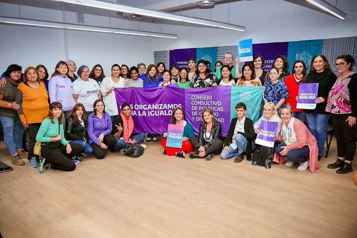 EstelaEDiaz's tweet image. Encabezamos la apertura del Consejo Consultivo de Políticas de Género y Diversidad Sexual con la participación de referentas de organizaciones sociales y territoriales bonaerenses, donde se establecieron las líneas rectoras en materia de género que se abordarán en este 2024.