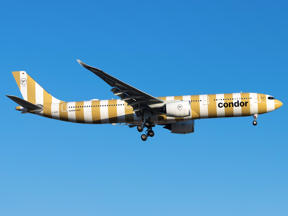 Condor’s towel landing on Runway 24L 

#CYYZ #Airbus #AirbusA330 #AirbusA330900 #AirbusA330900neo #A330neo #A330900 #A339 #A330 #Condor #CondorAirlines