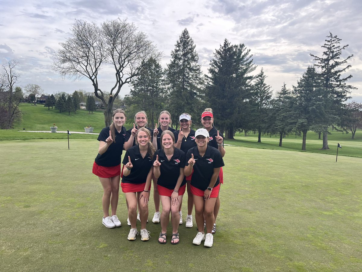 Proud of each of my girls! 
DBQ County Champs with a 300!🏆💪🏻
Stackis 68, Jones 76, Ball 77, Wilson 79, Fangmann 82, Hosch 89!
Keep working hard ladies!