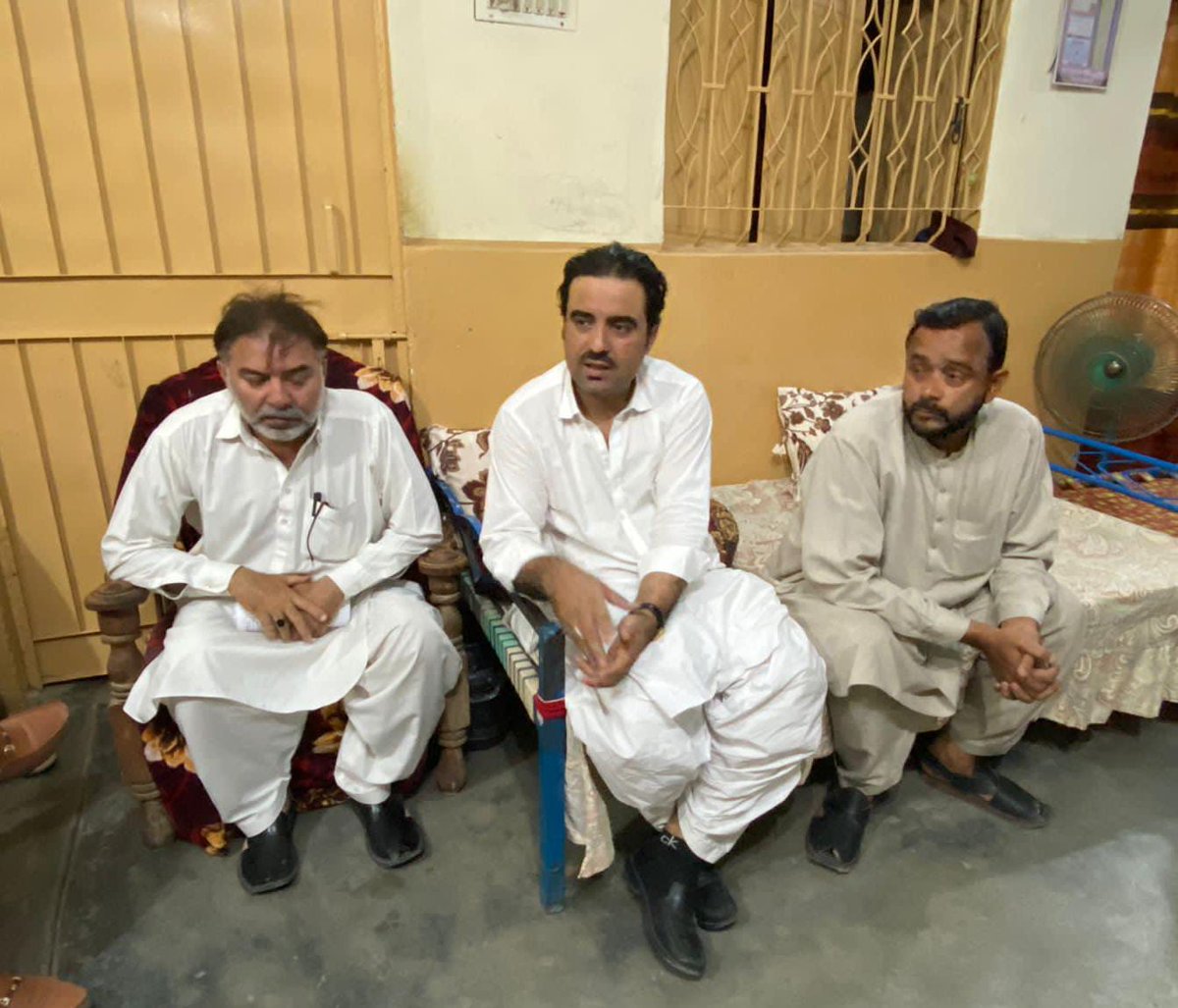 Member Sindh Assembly Najam Mirzabhai met the dignitaries of the area in Landhi Sherpao Colony. On this occasion, the central officials of KMOC were also present.
@Najmmirza 
@Nadirqureshi 
@AllaboutNNTMQMp 
@HammadMallick13 
@adilaskari 
@majuism 
@FarhanAnsariMQM 
@ShariqMQMPk