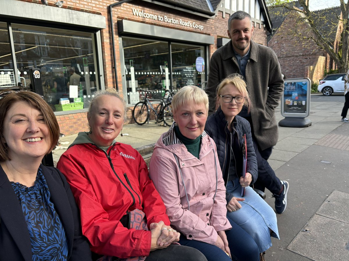 Campaigning continues in Didsbury west tonight . Good response on the doorsteps. Don’t forget to return your postal vote. Re- elect Labour Cllr @DebbieHilal and @AndyBurnhamGM Vote Labour on 2 May @McrLabour