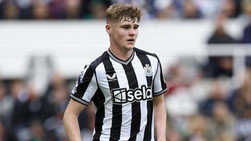 🇮🇪 Alex Murphy is in line for a new contract at Newcastle United, with Eddie Howe looking positively on the 19 year old who has trained on-off with the first team for much of the past 18 months. 

Injuries have contributed to his promotion to the bench, but when Howe turned to