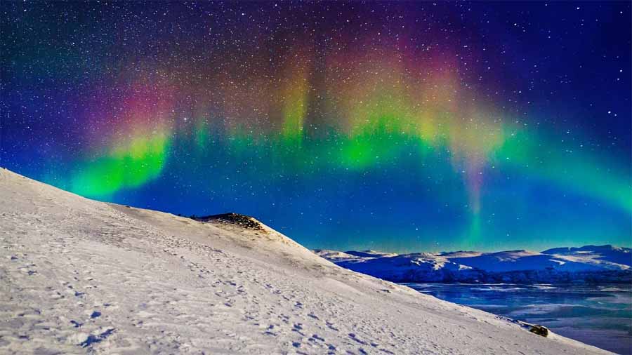 see the northern lights 
@NatGeoTravel @LaflameScott @TravelGov @hindmitra2 #TravelTheWorld #hindmitranews