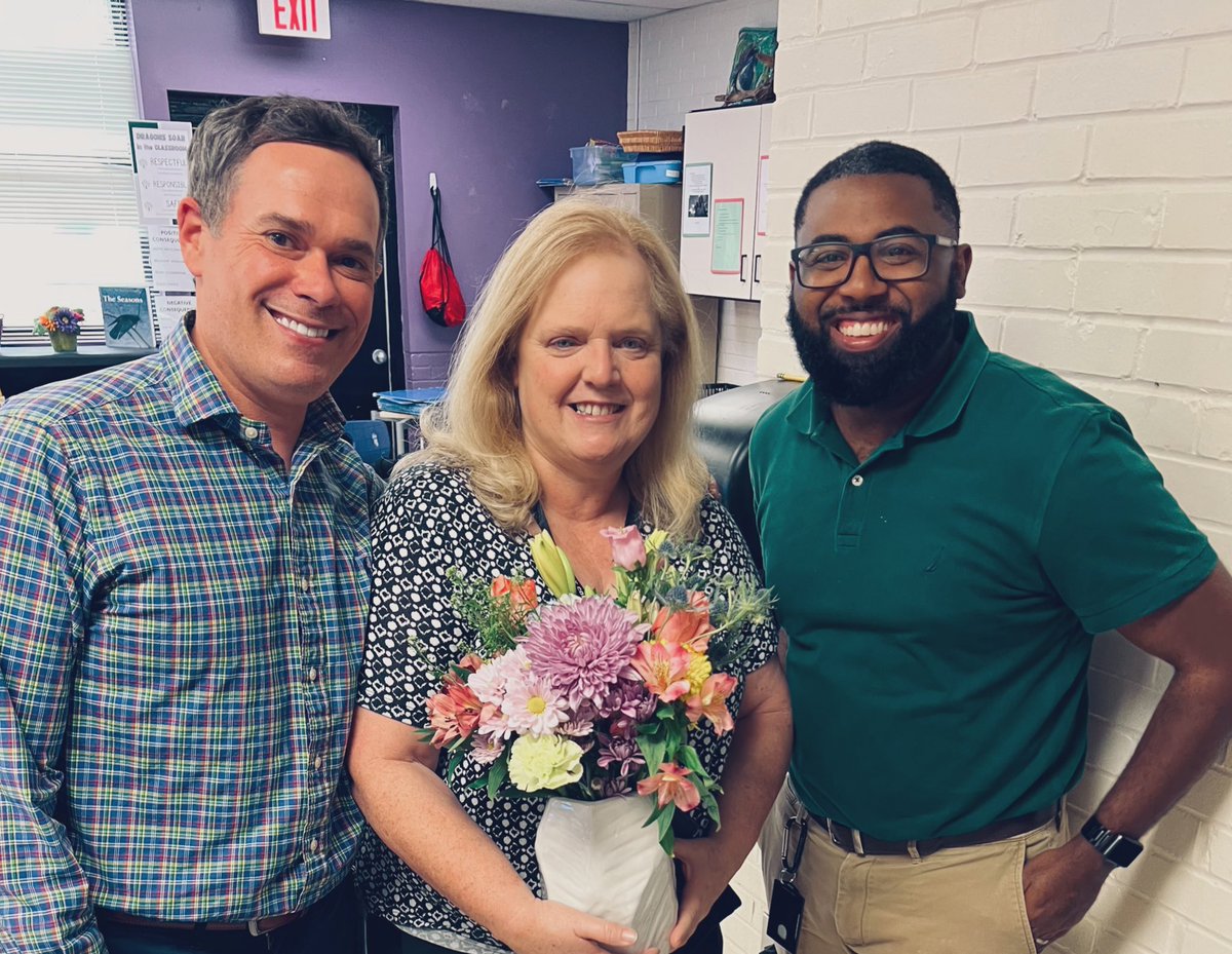 Congratulations to Mrs. Melisa Smith, #OakdaleSTEAM Teacher of the Year! 👏🐉 @RockHillSchools