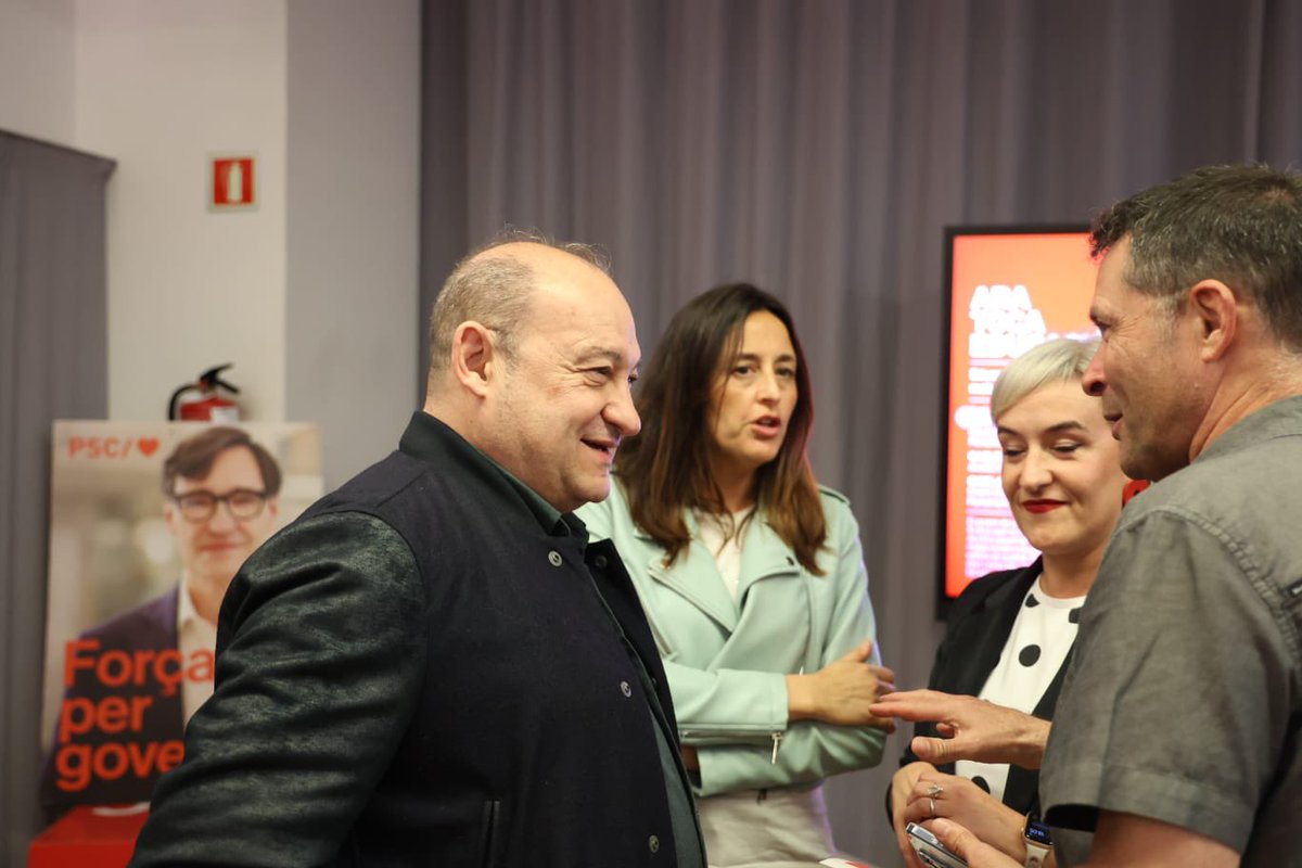 ¡Juntos y juntas con la comunidad educativa y sobretodo con tu voto el #12M, construiremos un mañana lleno de oportunidades para tod@s!💡📚 3/3