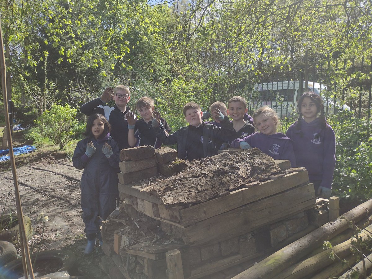 A gorgeous sunny afternoon at the allotment with some monster sized worms! We had a great time clearing areas and digging over beds ready for planting @EPSHead @isaschools #EPSInspire #EPSNurture