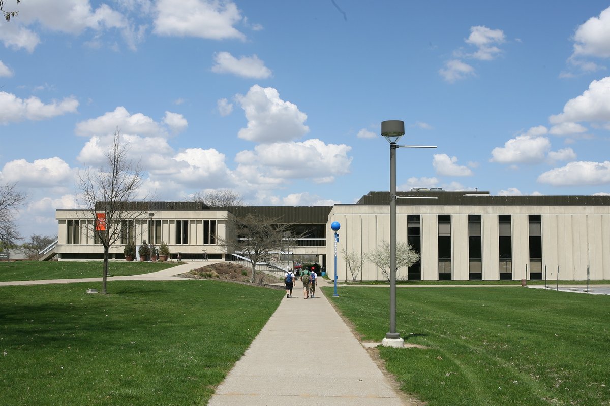 Tour #BGSU with us: The Technology Building houses @bgcollegeoftech, administrative and faculty offices, classrooms, computer labs, program labs and meeting rooms.