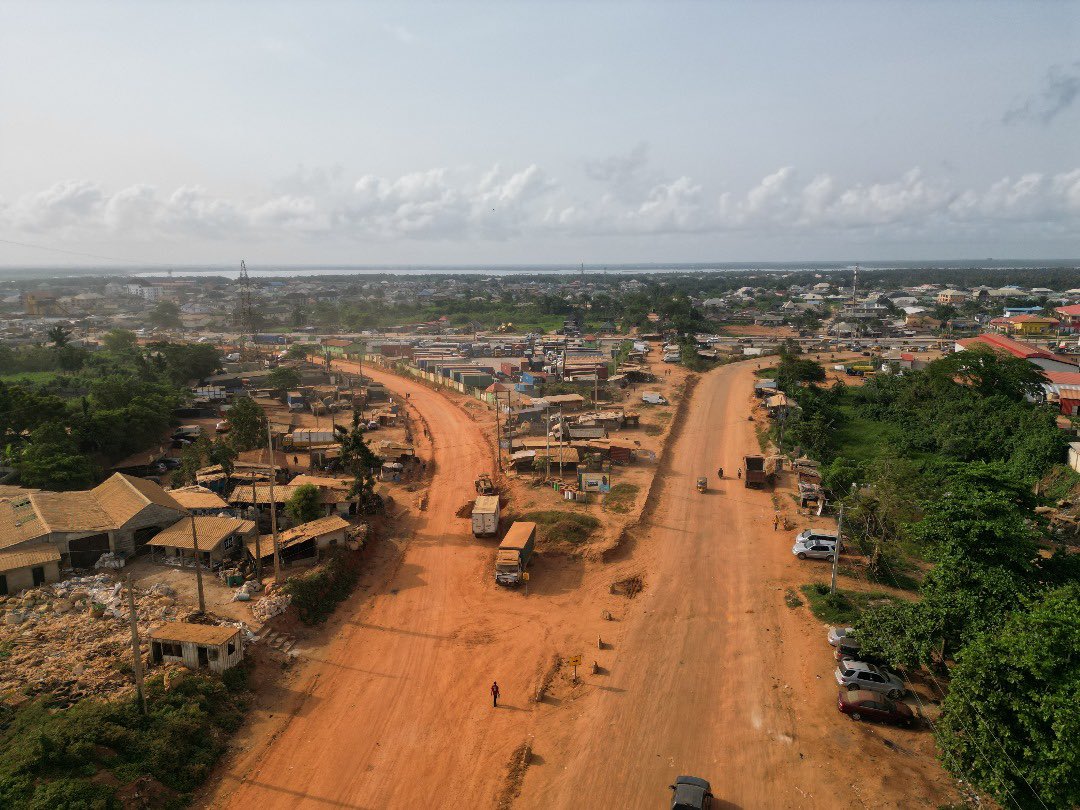 UPDATE FROM OGUN

Reconstruction work have recommenced on the 19-kilometer Atan-Lusada-Agbara Road in Ado-Odo Ota Local Government Area of Ogun State.

#BuildingOurFutureTogether #ISEYA #DapoAbiodun #OgunState