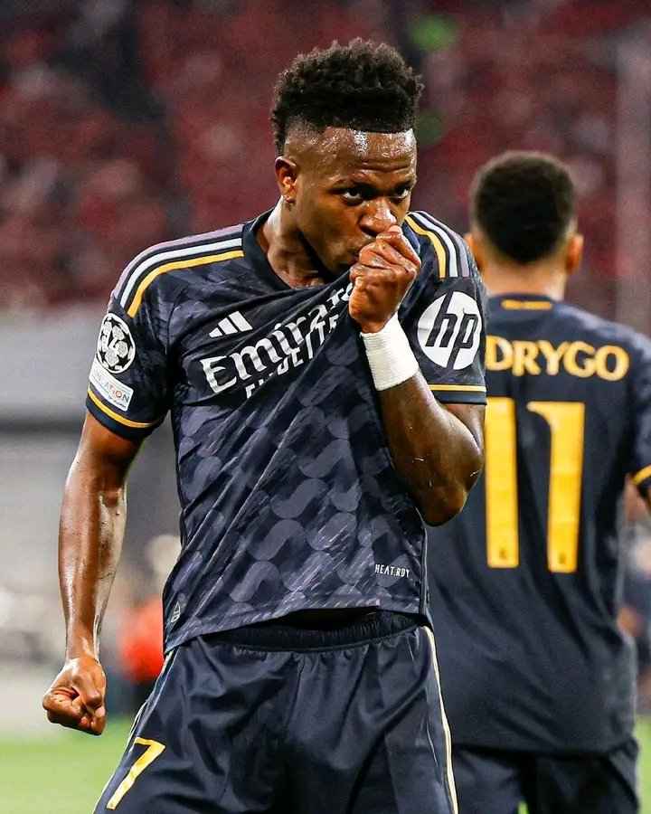 Ndiwano Waka Ndaba <a href="/FCBayernEN/">FC Bayern</a> vs <a href="/realmadrid/">Real Madrid C.F.</a> 
Bwempuliriza akawooma ku Mmanduso aka <a href="/munakakuuto/">Henry Kyambadde</a>  ne  senior <a href="/BirimundaSteven/">BIRIMUNDA STEPHEN@ KINGDOM CITIZEN</a> .
Bano bebasinga 
AWANGAALE MAASO MOOGI 🙏