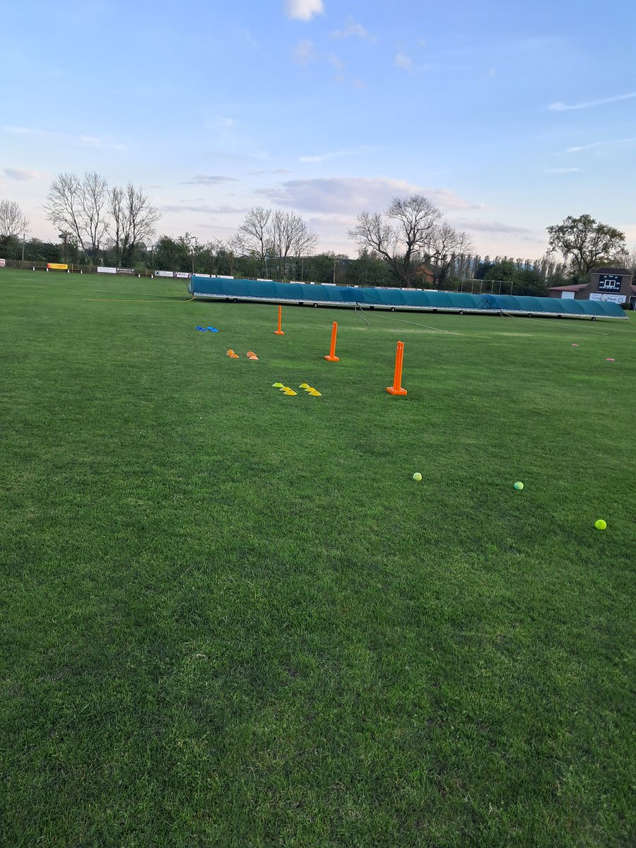 National Programme activator training course this evening at @DunningtonCC ☀️🏏

Great to see 20 new activators on the course and good luck delivering your programmes! 👏

<a href="/JoeBarrYCB/">Joe Barr YCB 🏏</a>