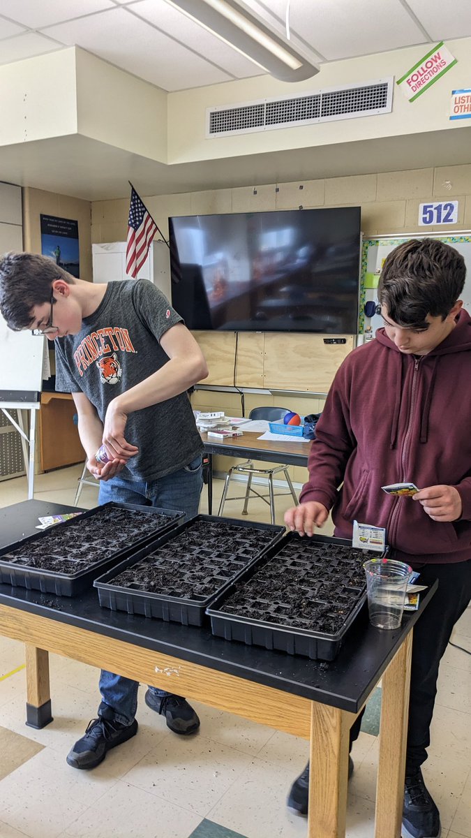 Environmental club prepares pollinator seeds. @wyckoffschools @WPSEisenhower @mrfranchini