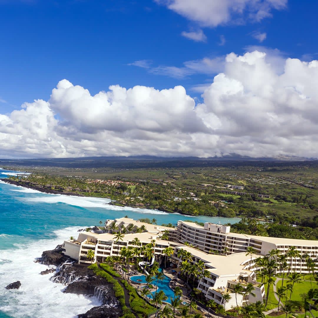 Unwind in paradise at Outrigger Kona Resort and Spa! Panoramic ocean views meet lush grounds, lava cliffs, and furnished lanais overlooking Keauhou Bay. Experience island bliss at this Hawaiian playground; contact us! novakadventures.com/outrigger-kona…