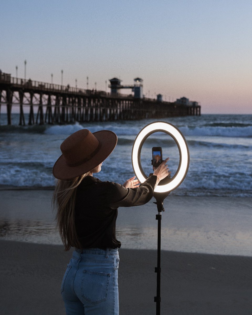 Let your creativity flow freely with the Cordless Ring Pro. With its cordless design, you can create anywhere, anytime, without being tied down by cords.

#litbylume #lumecube #createanywhere #ringlightpro